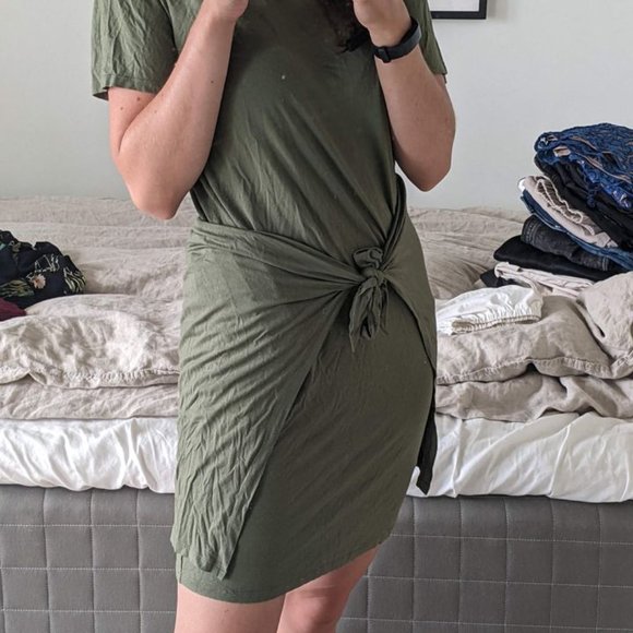 Aritzia T-shirt Dress - Picture 2 of 2